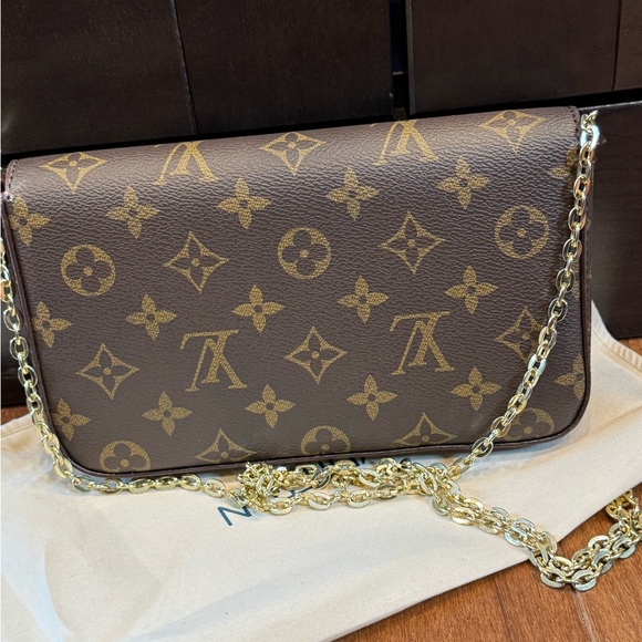 NIB Designer Inspired Classic Monogram Crossbody Bag - Picture 2 of 16
